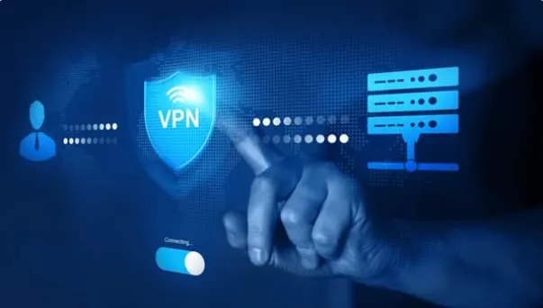 Imagem azulada com uma mão masculina tocando um holograma de VPN.